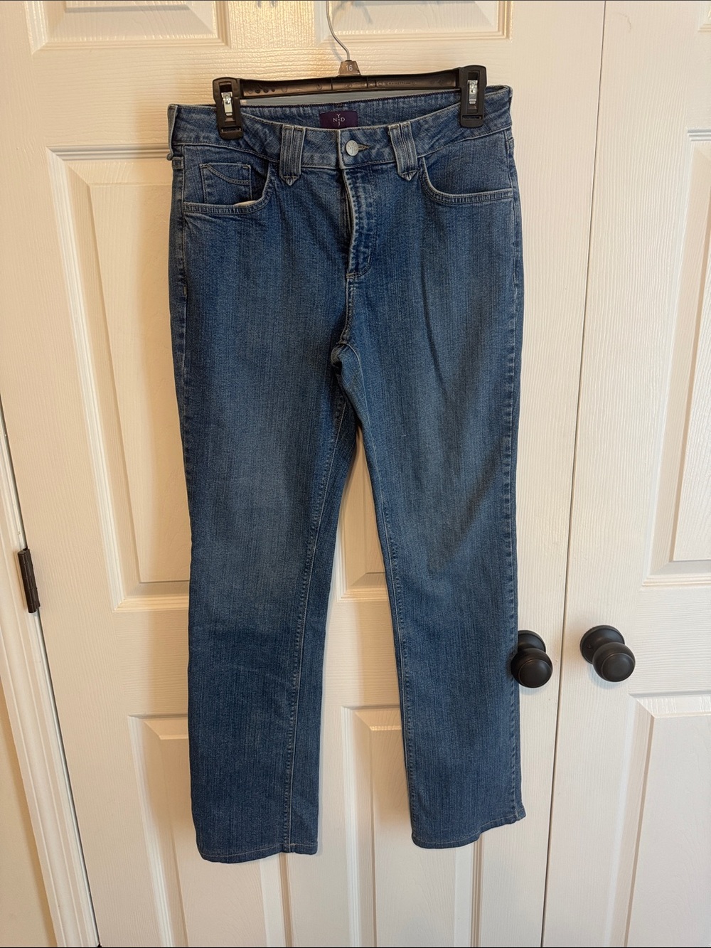 NYDJ Straight-Leg Jeans in Medium Dark Blue Denim